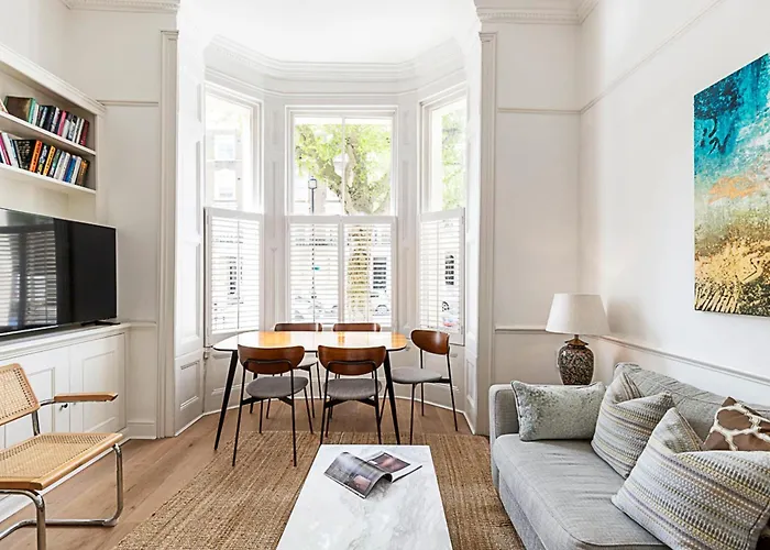 Bright Home Near Little Venice